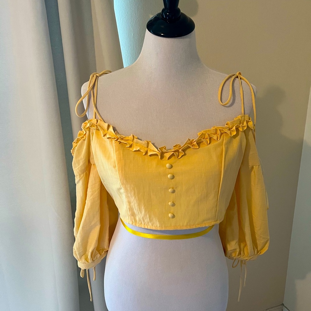 ✨✨Crop Top Yellow Puff Sleeve Zip Back Size L✨✨
